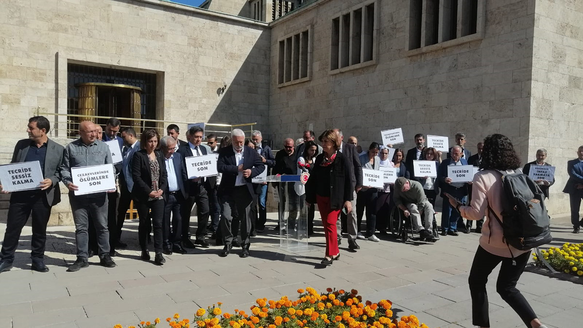 HDP'li vekiller Adalet Bakanlığı'na yürüdü