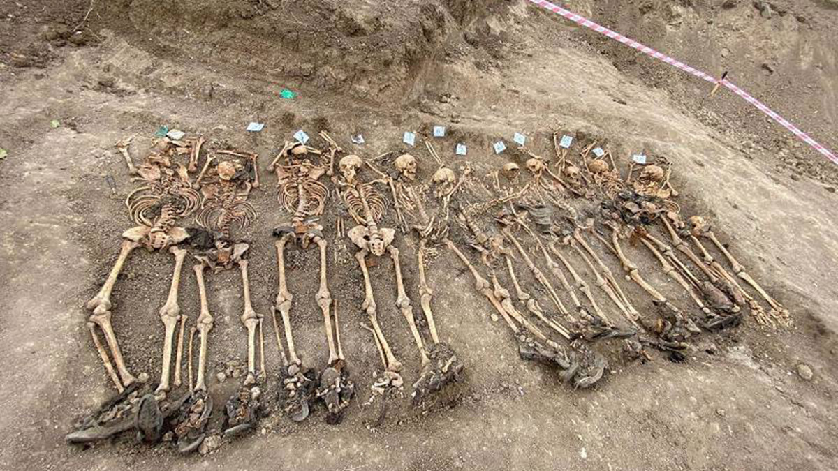 Hacıyev'den Hocavend'deki toplu mezarlık paylaşımı