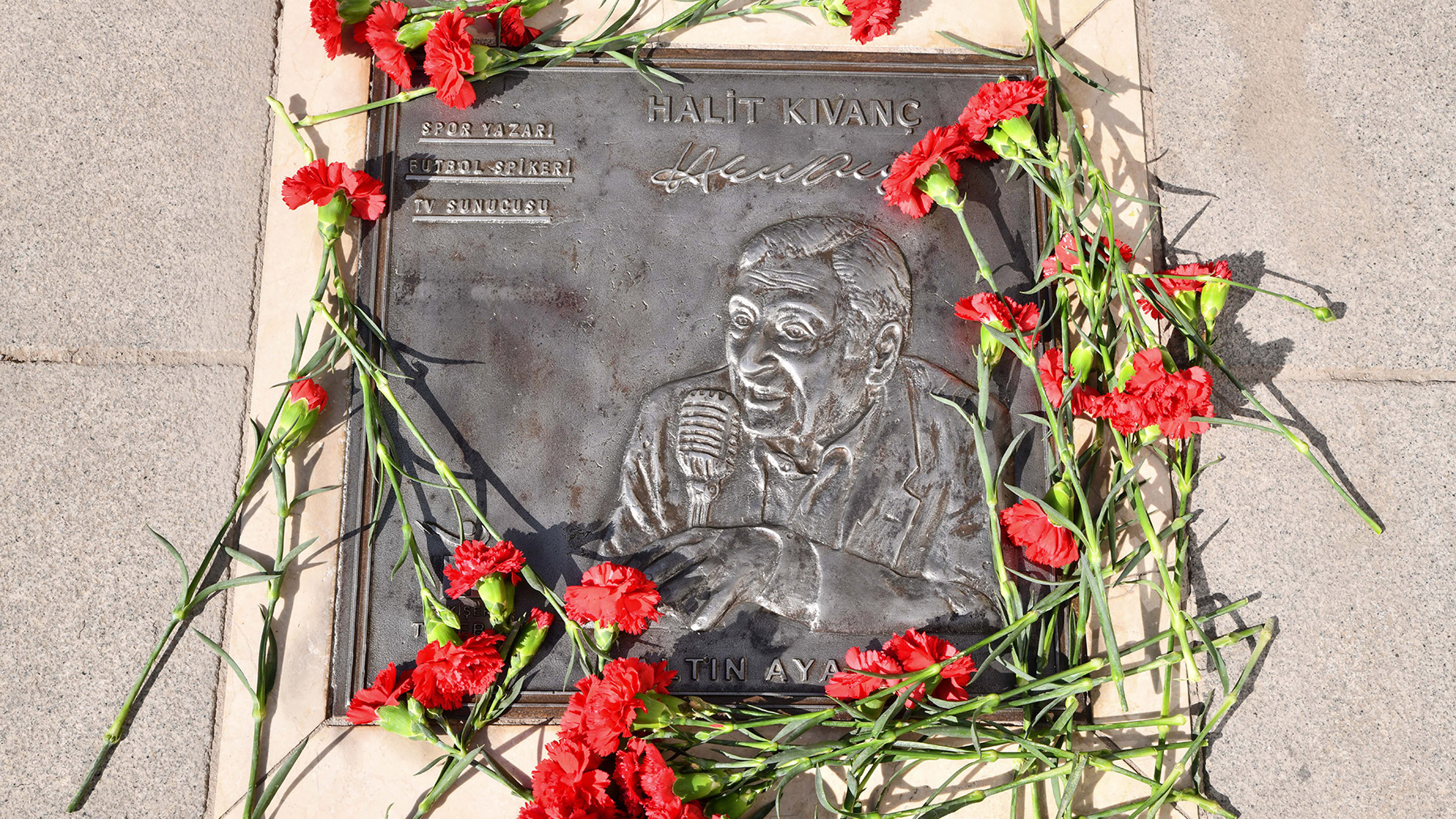 Halit Kıvanç, 'Altın Ayaklar' sergi alanında anıldı