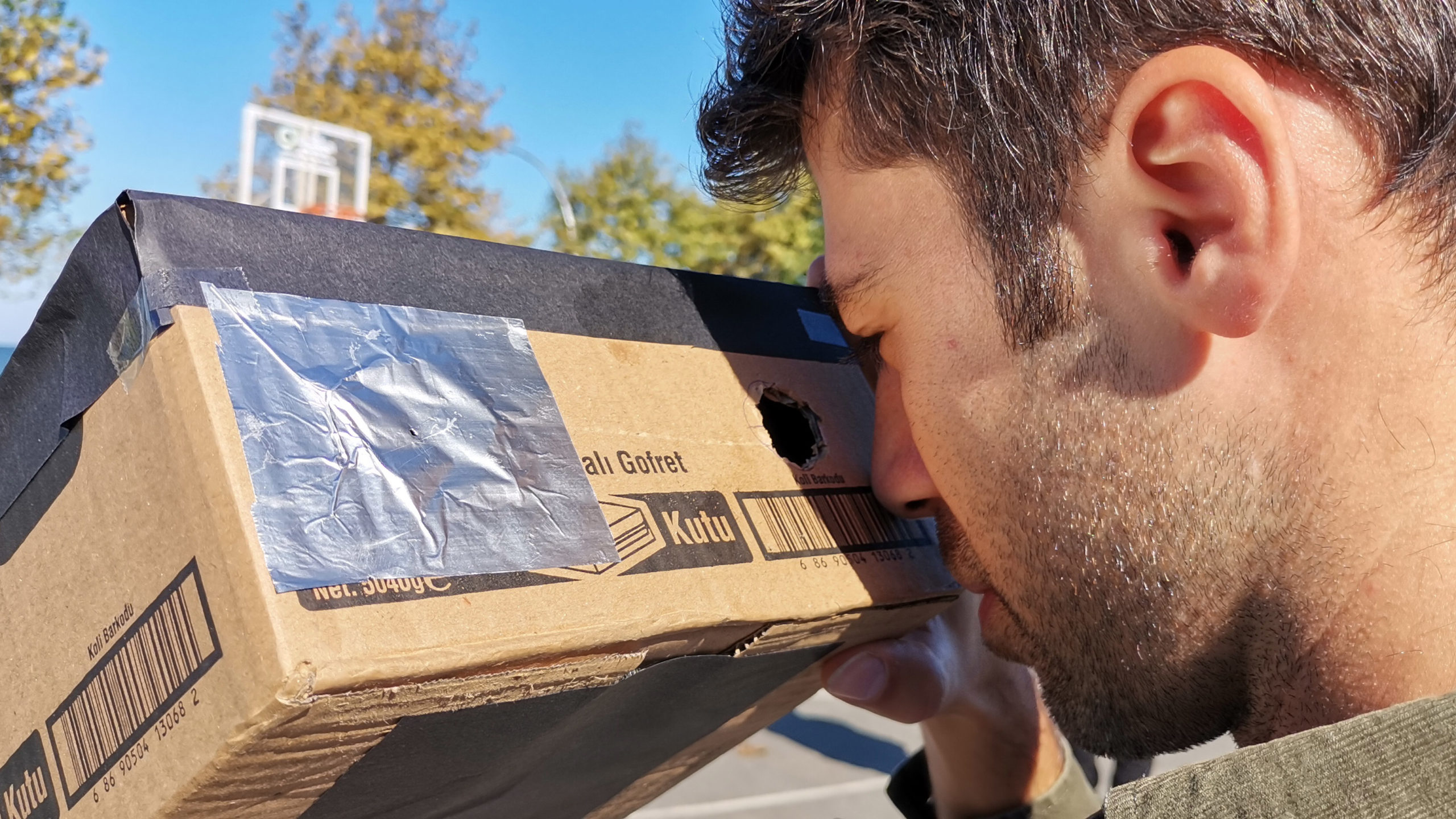 İğne deliği projektörü ile güneş tutulmasını izlediler