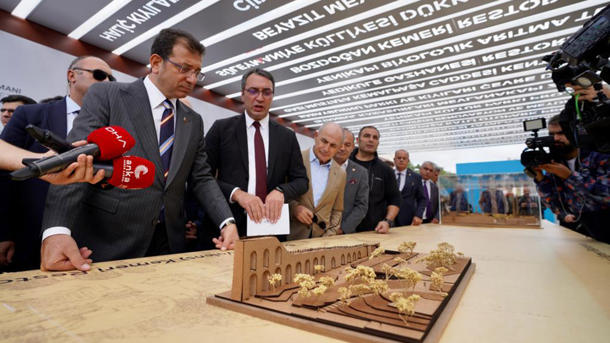 İmamoğlu '3 İstanbul 1 Tarihi Yarımada' sergisini açtı