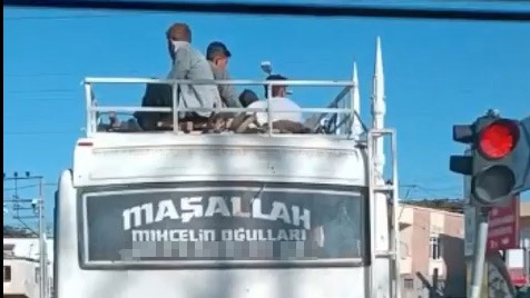 İşçileri tavanda taşıyan midibüse ceza kesildi