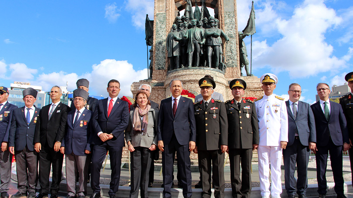 İstanbul'un kurtuluşu Taksim'de kutlandı