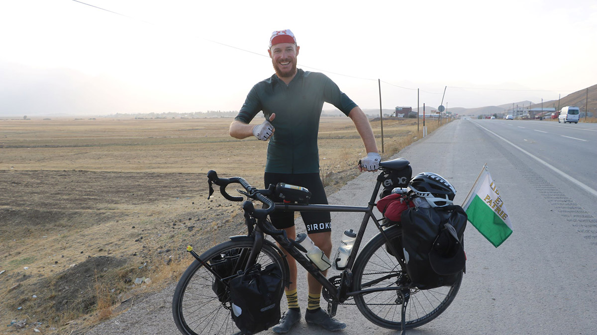 İsviçre'den Türkiye'ye bisikletle geldi