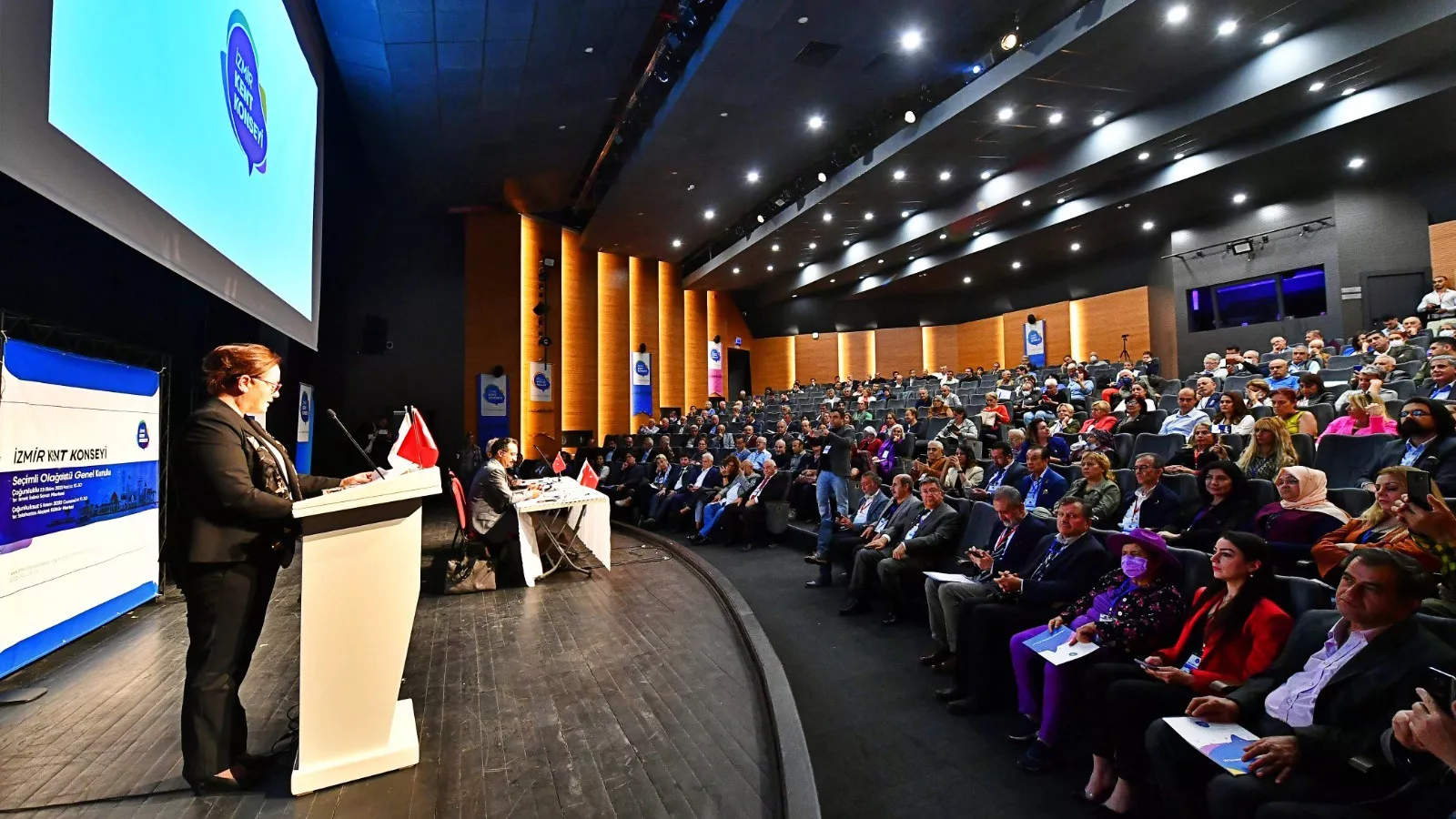 Izmir kent konseyi baskani nilay kokkilinc oldu - yerel haberler - haberton