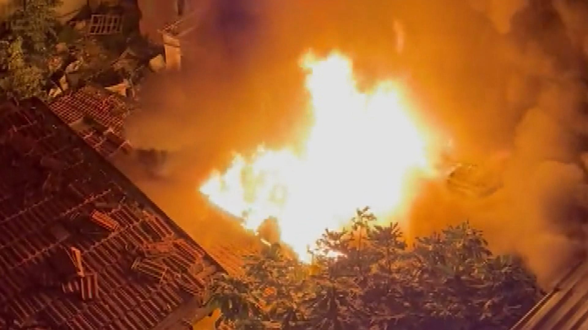 Kadıköy'de metruk 3 gecekonduda yangın çıktı 