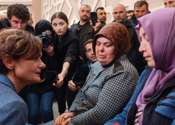 Kaftancıoğlu yaralı madencileri ziyaret etti