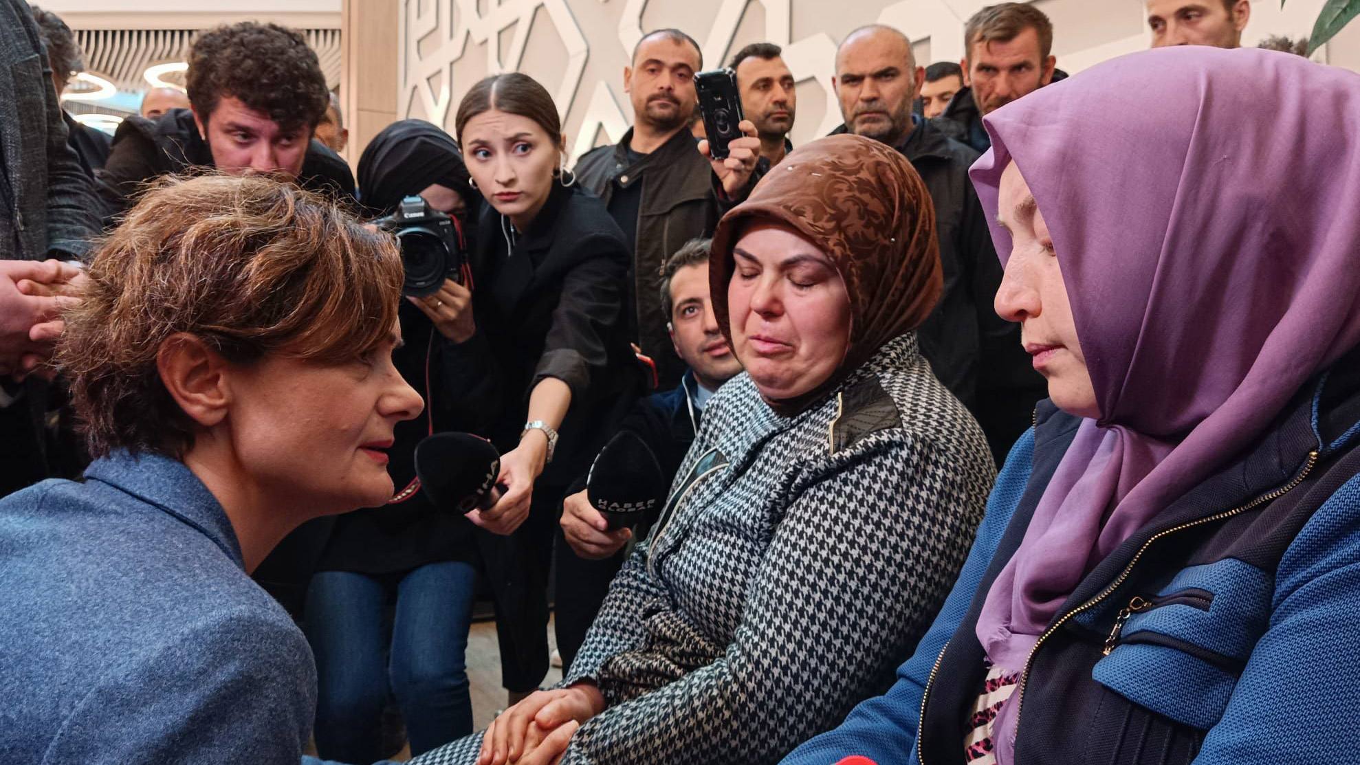 Kaftancıoğlu yaralı madencileri ziyaret etti