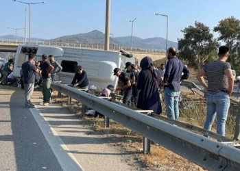 Kanser hastalarını taşıyan midibüs devrildi: 9 yaralı