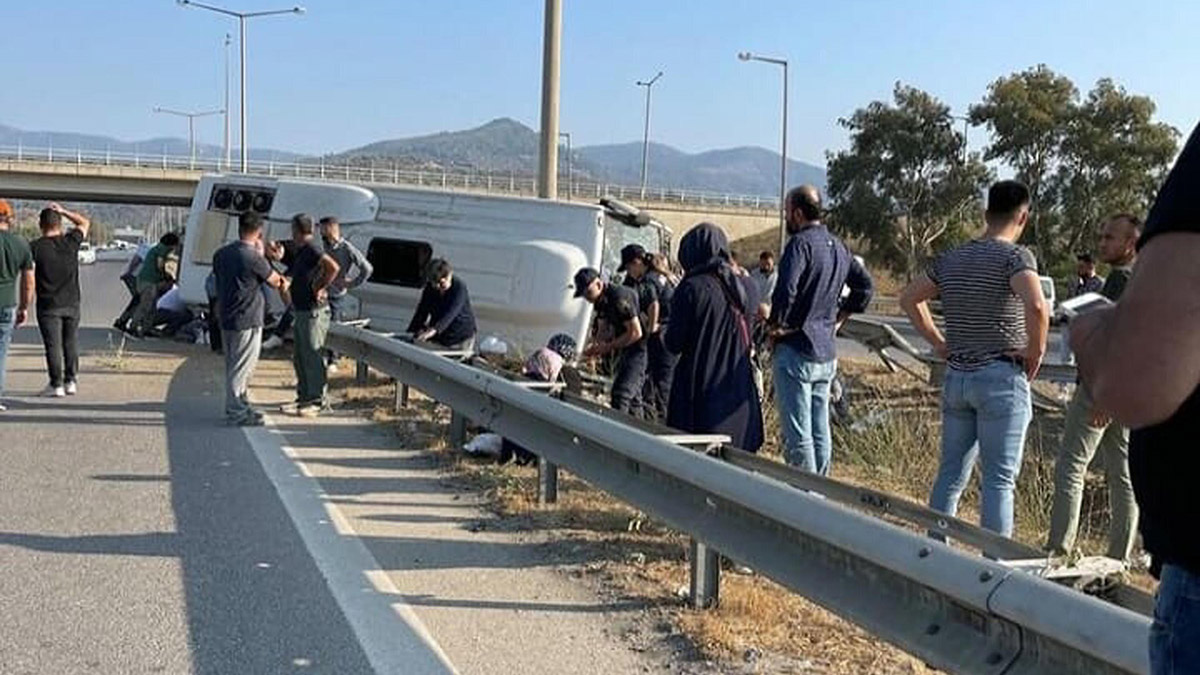 Kanser hastalarını taşıyan midibüs devrildi: 9 yaralı