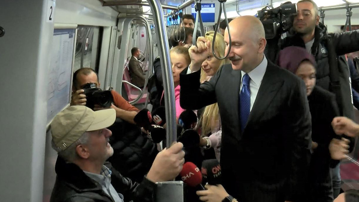 Karaismailoğlu Ankara uçağına metro ile gitti