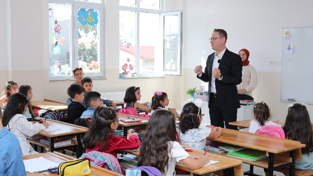 Kartoğlu, Güvercintepe İlkokulu'nu ziyaret etti