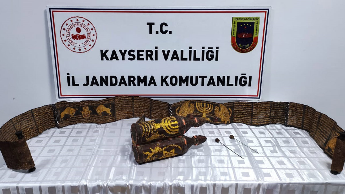 Kayseri'de İbranice yazılı Tevrat ele geçirildi