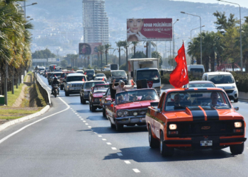 Klasik otomobillerle 29 Ekim korteji