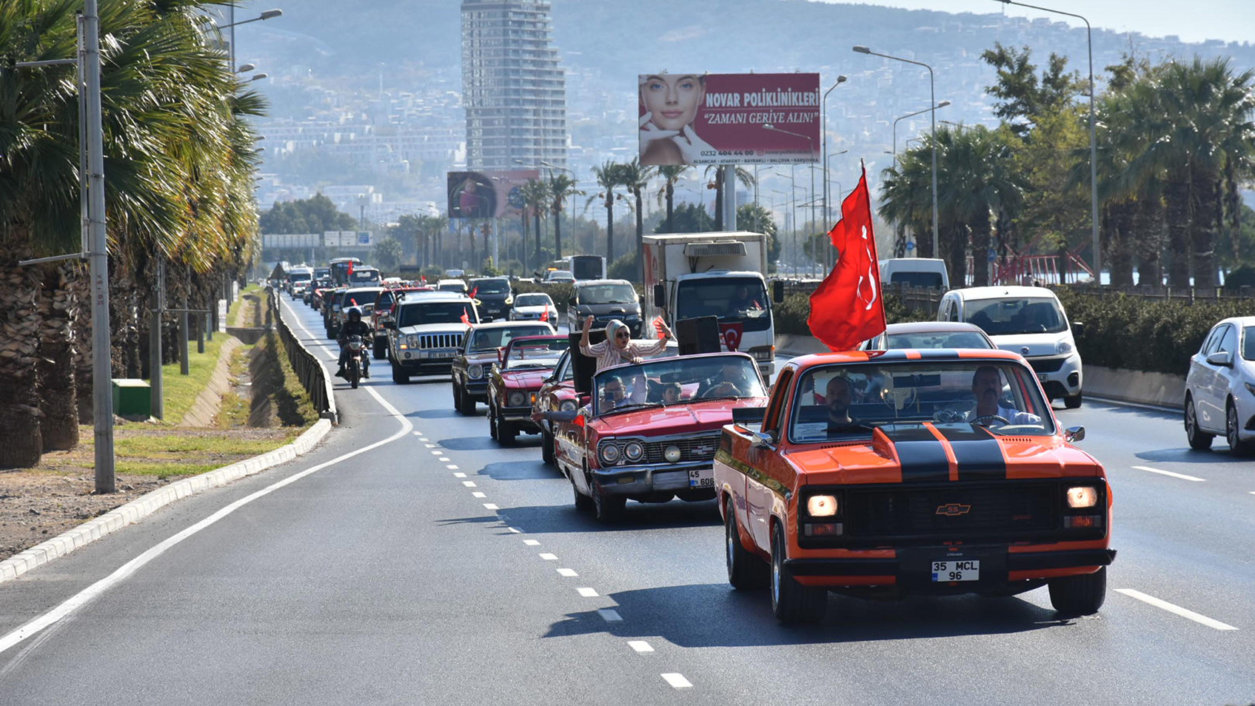 Klasik otomobillerle 29 Ekim korteji