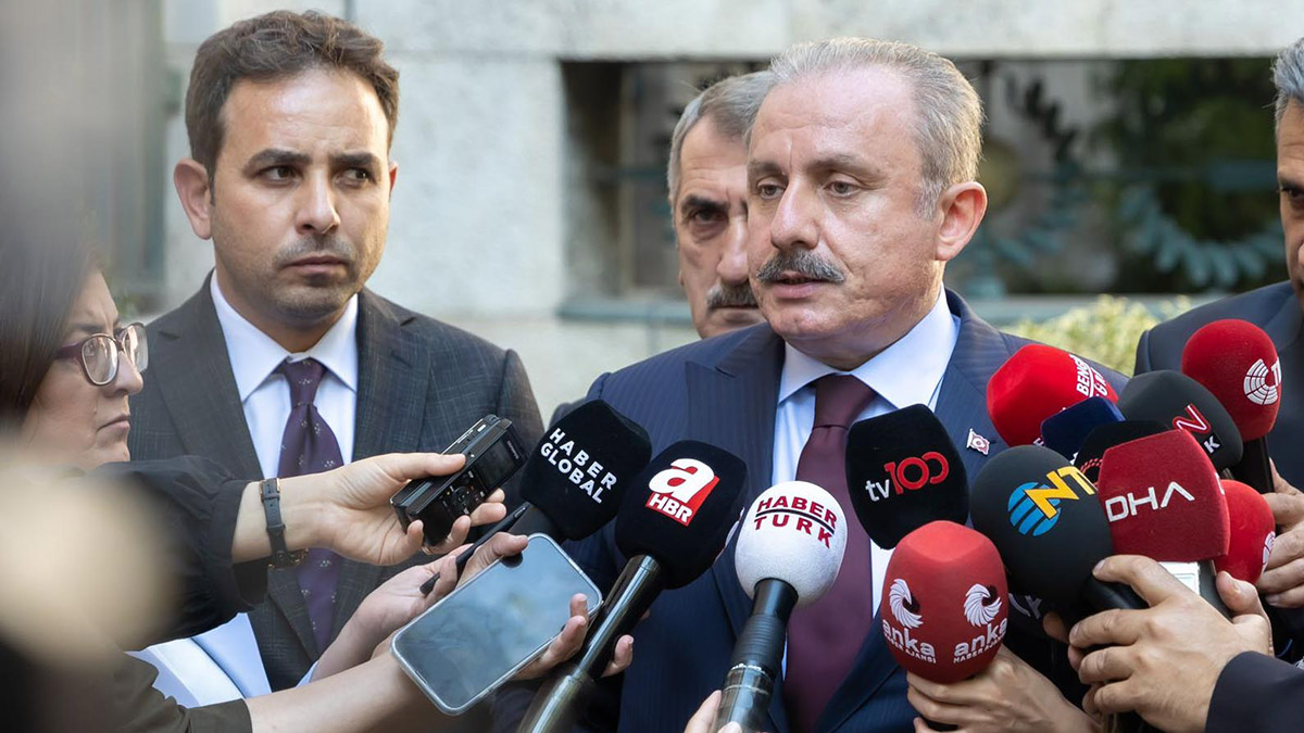 Kürsüler şov yapmak için tasarlanmış yerler değil