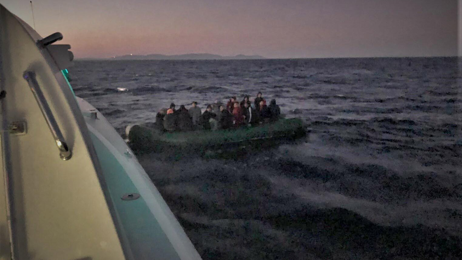 Kuşadası'nda 21 kaçak göçmen kurtarıldı