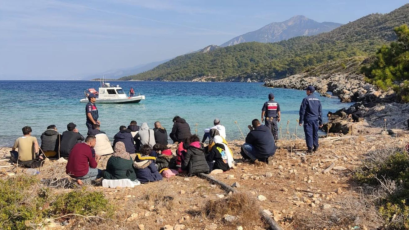 Kuşadası'nda 47 kaçak göçmen kurtarıldı