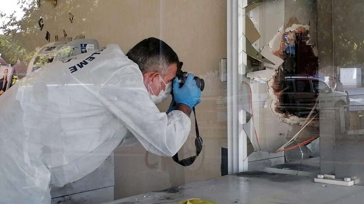 Kuyumcunun duvarını delen hırsız yakalandı