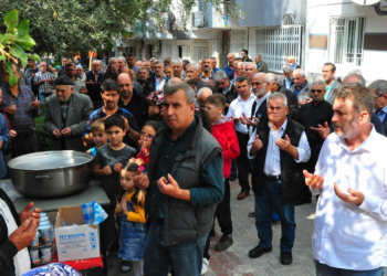 Manisa'da cuma namazı sonrası yağmur duası