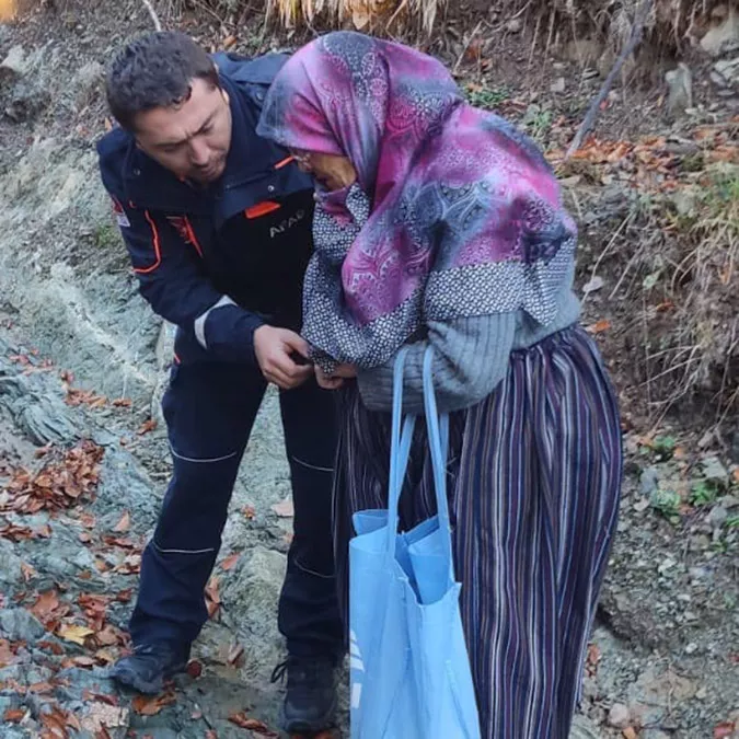 Mantar toplarken kaybolan kadin bulundu 1 - yaşam - haberton