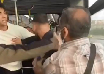 Metrobüste yüksek sesle konuşma kavgası