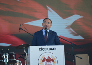 Mücadelemiz sadece 7'li masadakilerle değil
