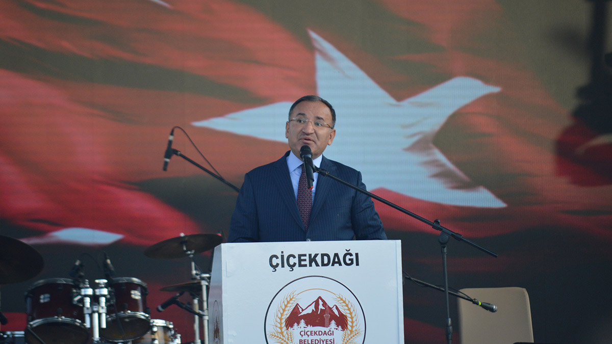 Mücadelemiz sadece 7'li masadakilerle değil