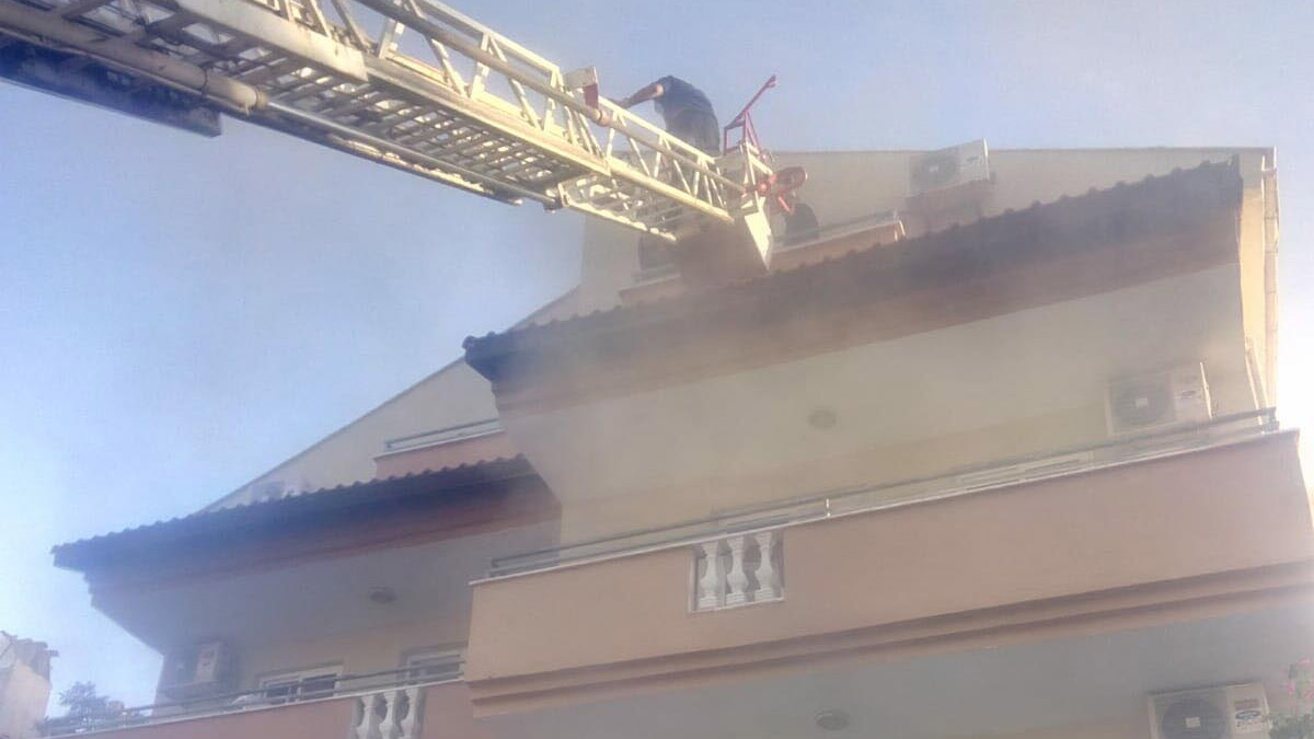 Muğla'da apart yangını; 4 kişi dumandan etkilendi