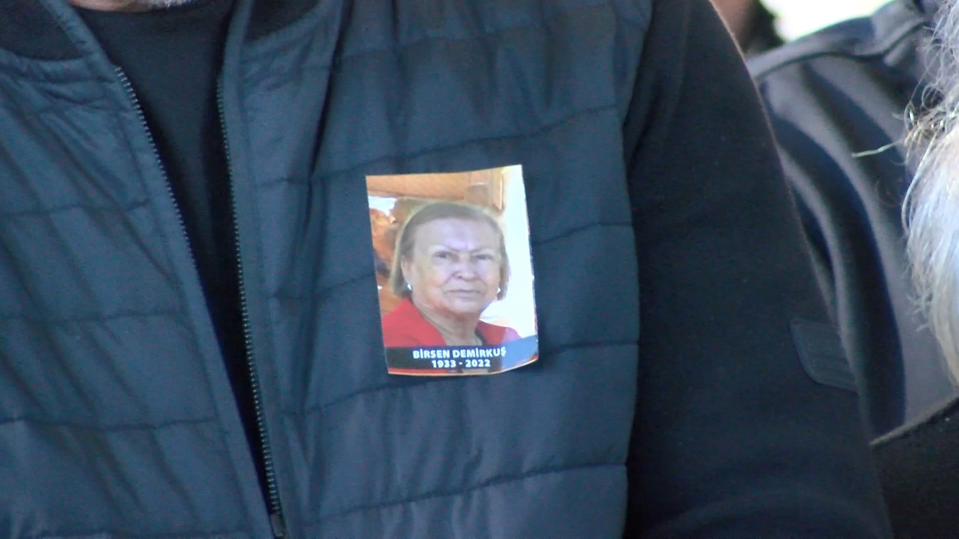 Müjdat Gezen'in ablası son yolculuğuna uğurlandı