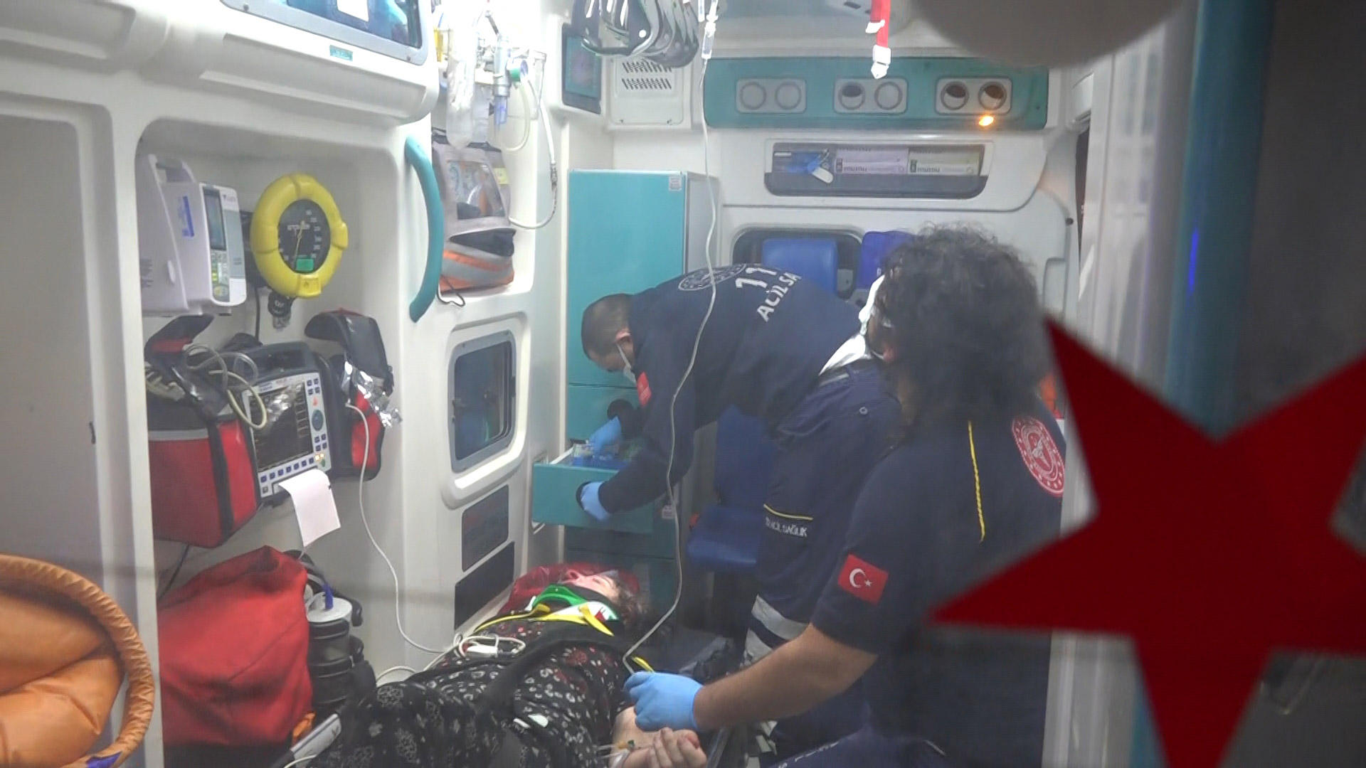 Oğluyla tartışırken terastan düştü