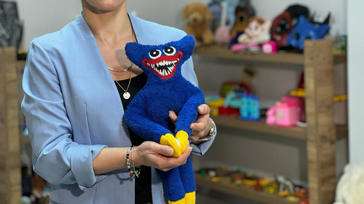 Okullarda peluş oyuncak Huggy Wuggy dehşeti