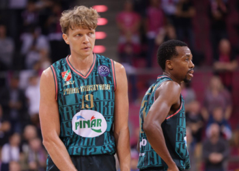 Pınar Karşıyaka'da Kuzminskas sakatlandı