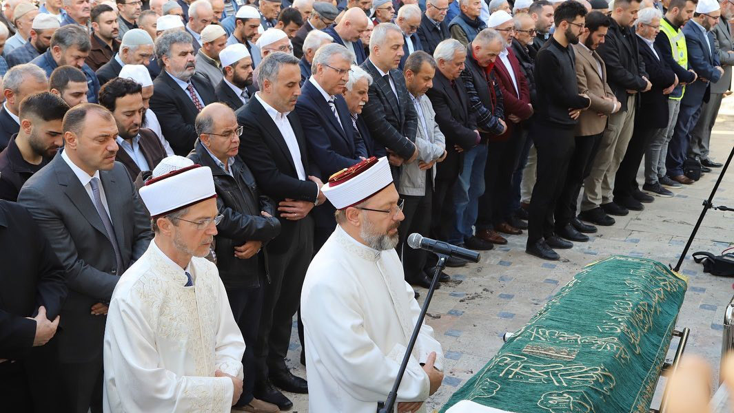 Prof. Dr. İsmail Cerrahoğlu, toprağa verildi