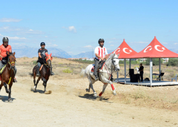 Rahvan At Yarışları'na turistlerden yoğun ilgi