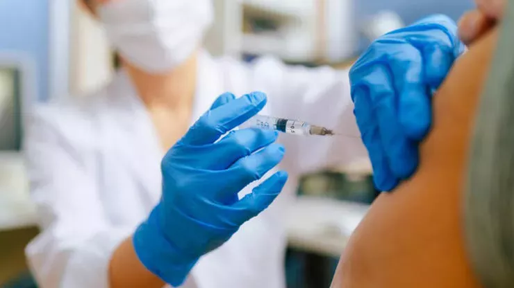 Riskli kişiler, hatırlatıcı doz aşı yaptırmalı