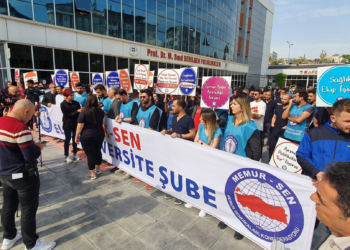 Sağlık-Sen Elazığ Üniversite Şubesi üyelerinden eylem
