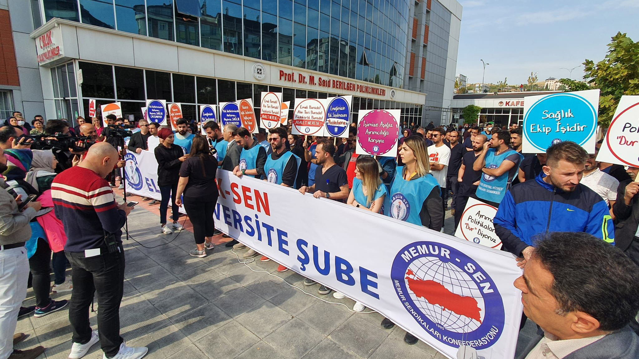 Sağlık-Sen Elazığ Üniversite Şubesi üyelerinden eylem