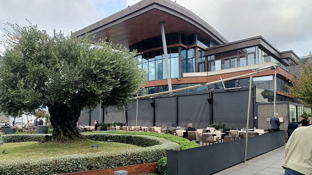 Sarıyer'de AVM'de silahlı çatışma 