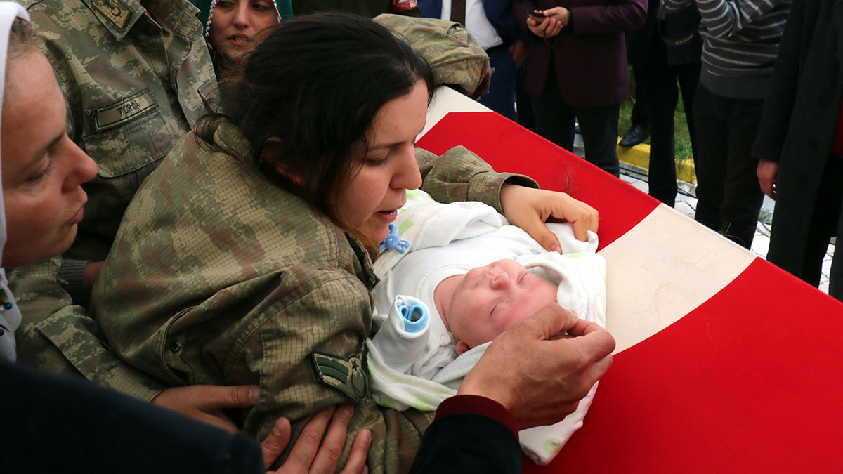 Şehit Erdi Demirer'in eşinden duygulandıran paylaşım