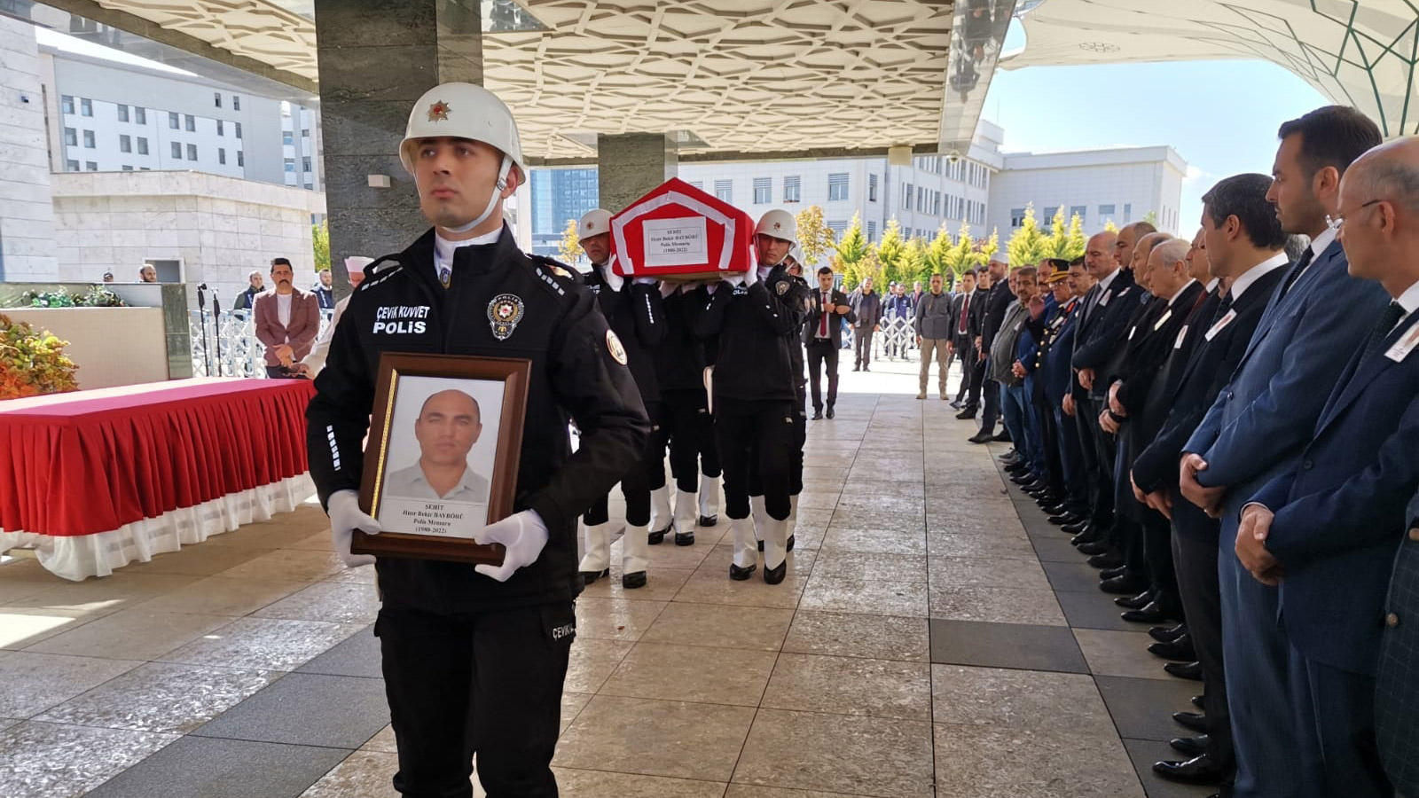 Şehit polis memuru Hızır Bekir Baybörü defnedildi