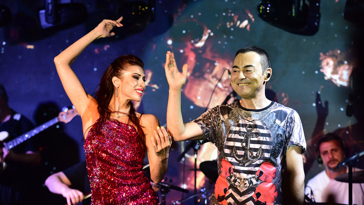 Serdar Ortaç Ataşehir'de sahne aldı