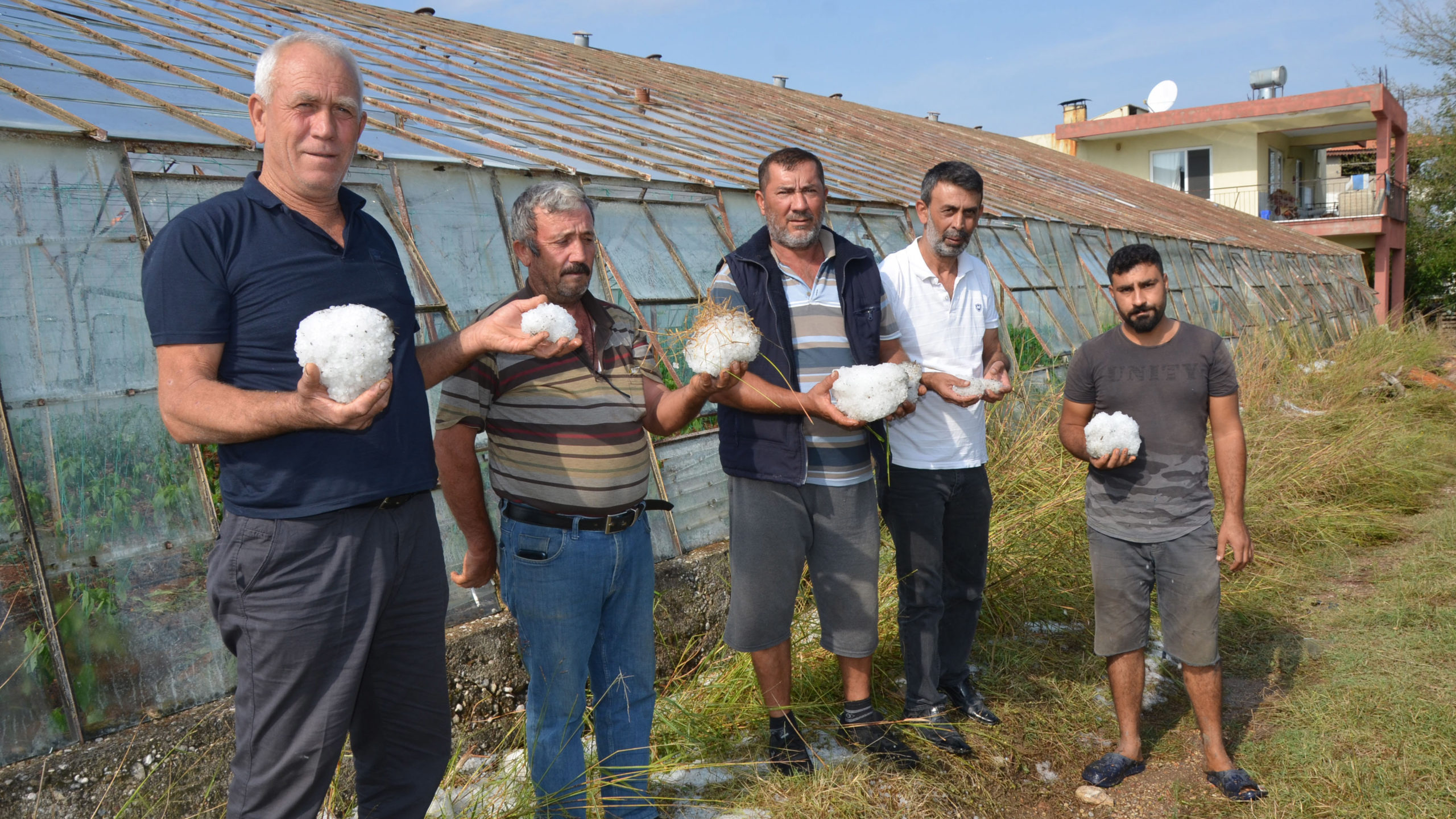 Serik'te dolu, tarım alanlarını vurdu
