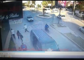 Sokak ortasında doktora sopalı saldırı