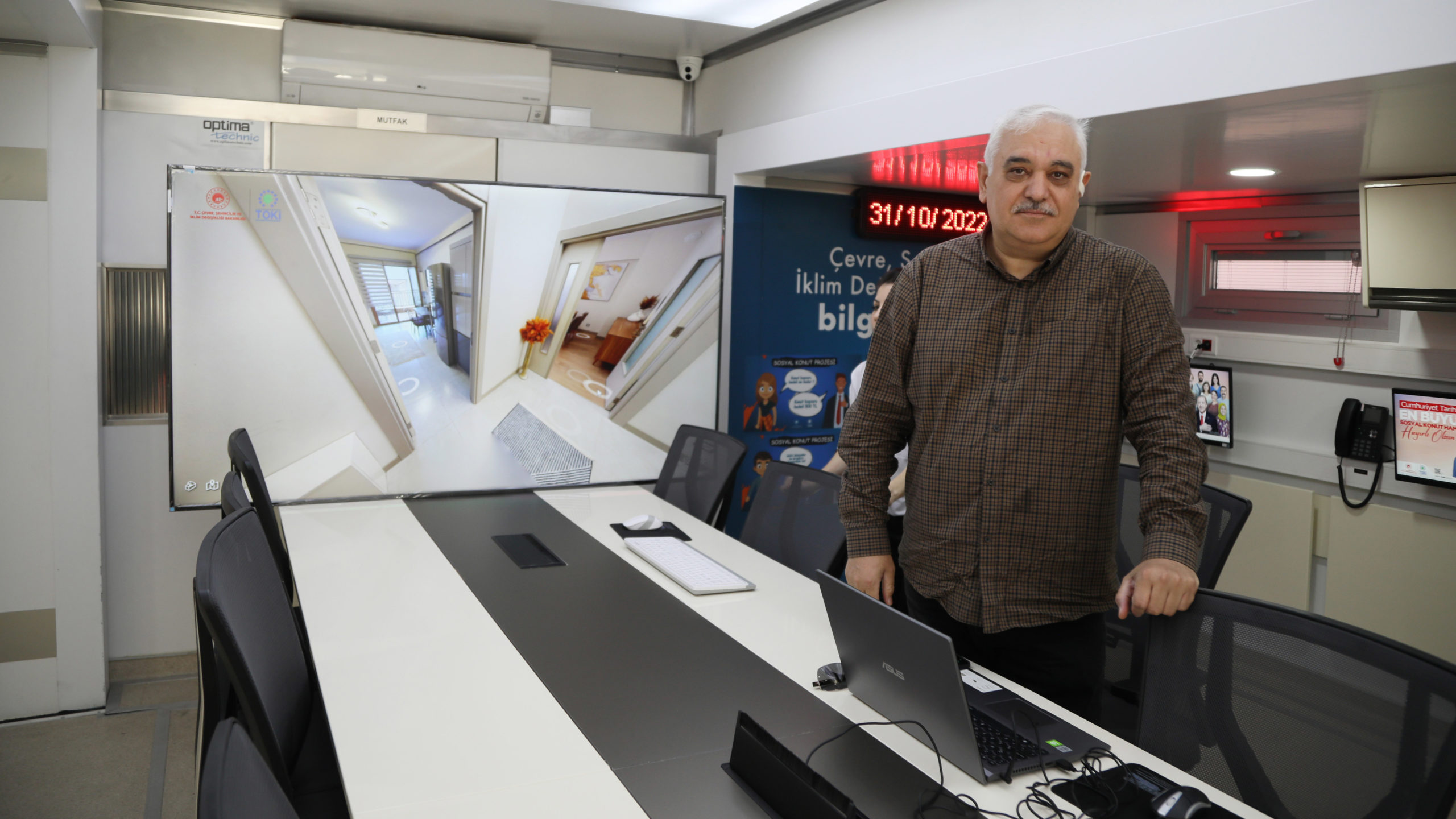 Sosyal konut tanıtım TIR'ı Antalya'da