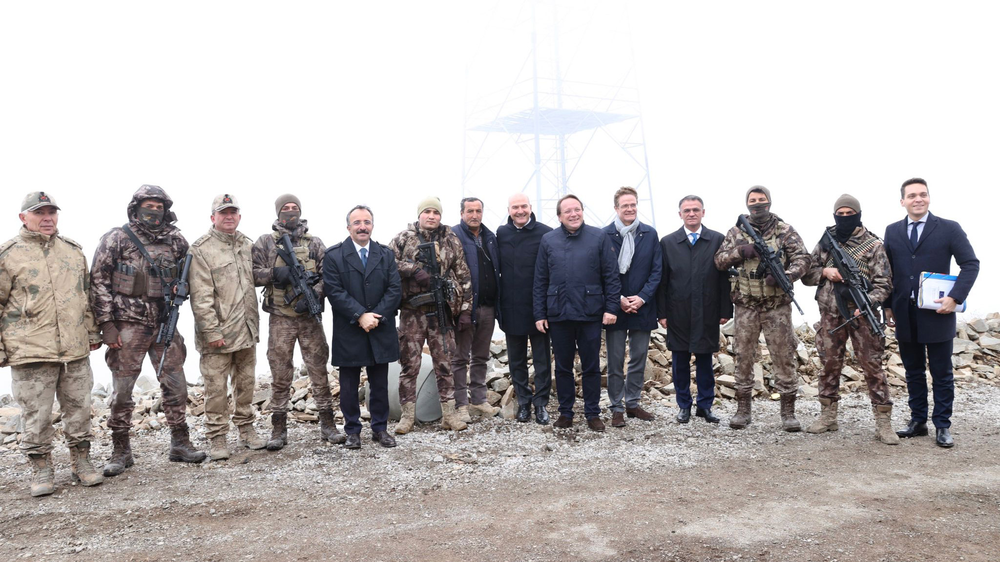 Soylu, Türkiye-İran sınırında incelemelerde bulundu