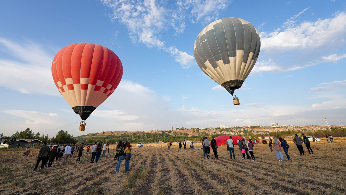'Sur Kültür Yolu Festivali' balonlarla başladı