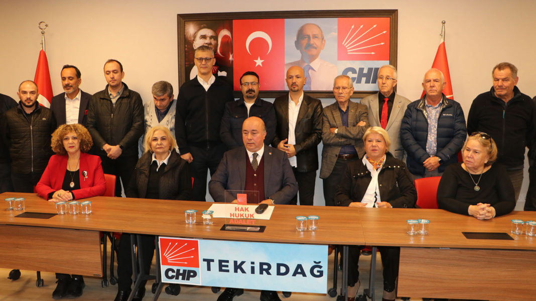 Tekirdağ CHP İl Başkanlığı'nda 19 istifa