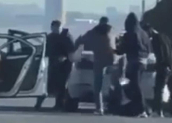 Trafikte avukatı tekme tokat dövdüler