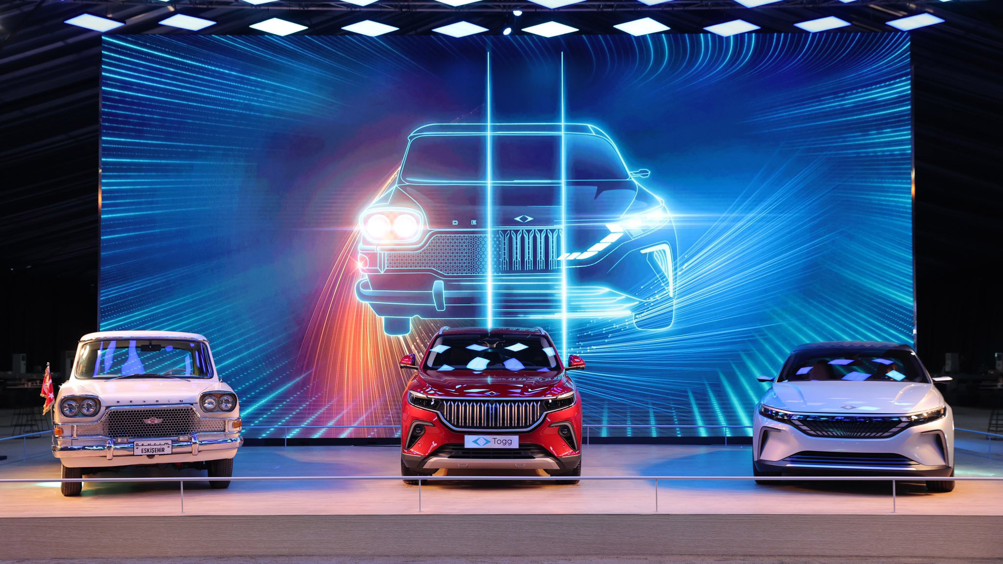 Türkiye'nin ilk yerli otomobili 'Devrim' sergilendi